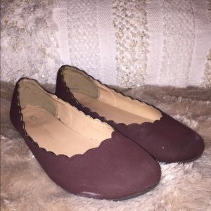 Lauren Conrad scalloped burgundy flats